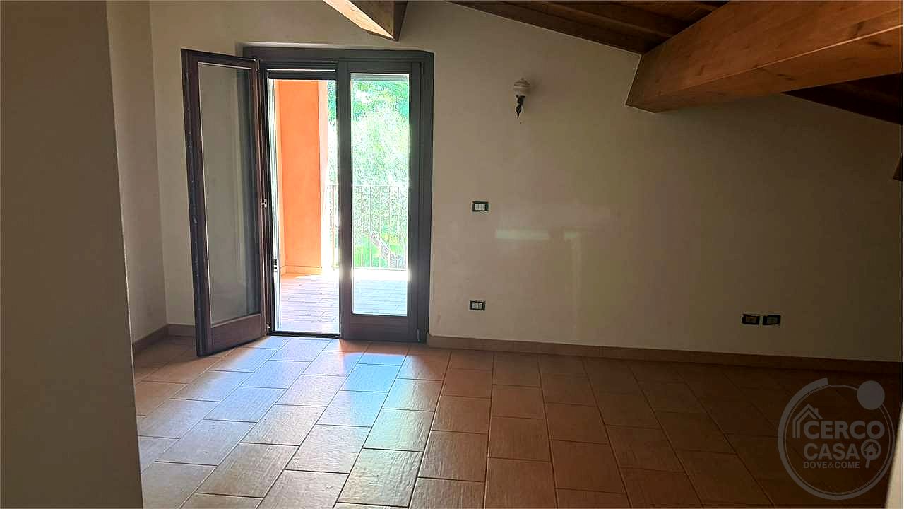 SAN VETTURINO – ESCLUSIVA PORZIONE DI VILLA DI RECENTE COSTRUZIONE CON GIARDINO