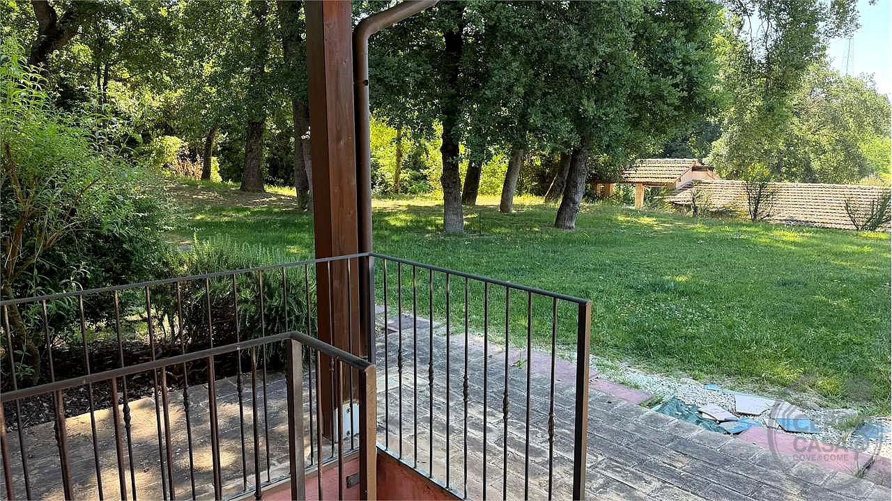 SAN VETTURINO – ESCLUSIVA PORZIONE DI VILLA DI RECENTE COSTRUZIONE CON GIARDINO