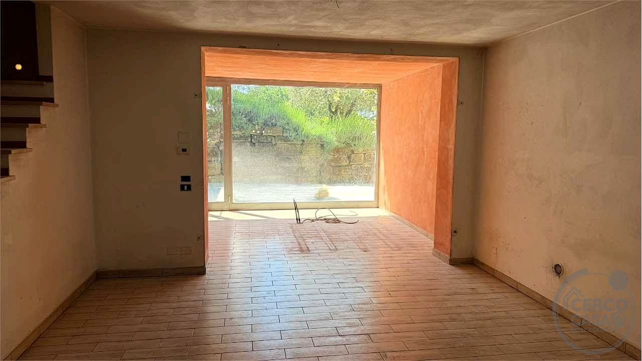 SAN VETTURINO – ESCLUSIVA PORZIONE DI VILLA DI RECENTE COSTRUZIONE CON GIARDINO