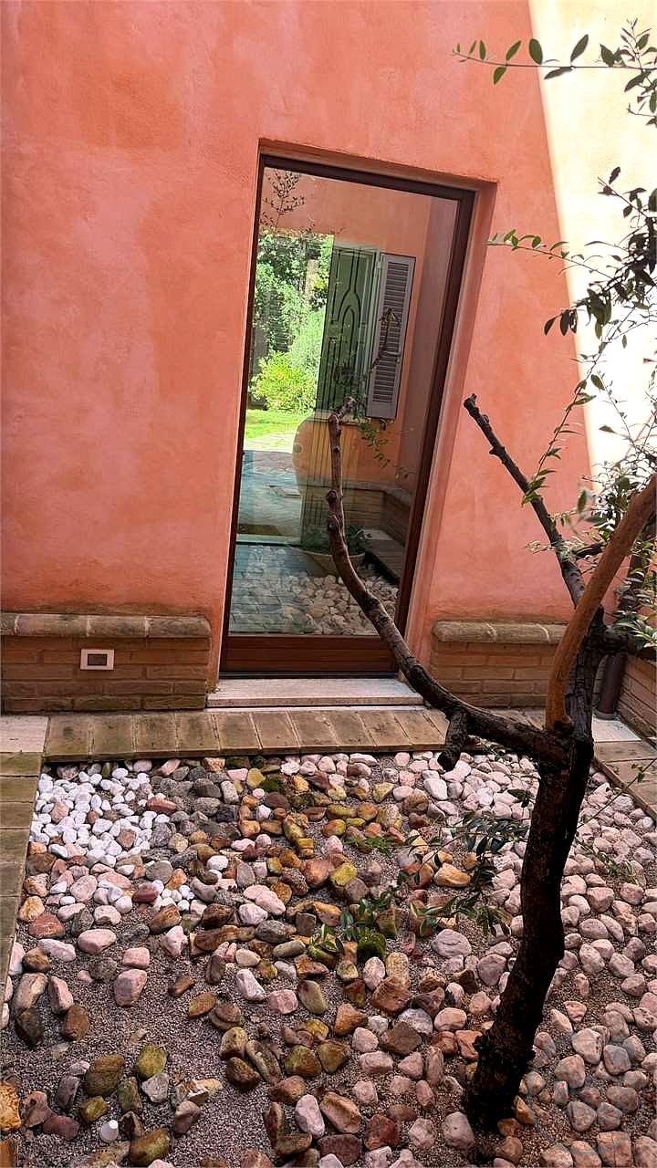 SAN VETTURINO – ESCLUSIVA PORZIONE DI VILLA DI RECENTE COSTRUZIONE CON GIARDINO