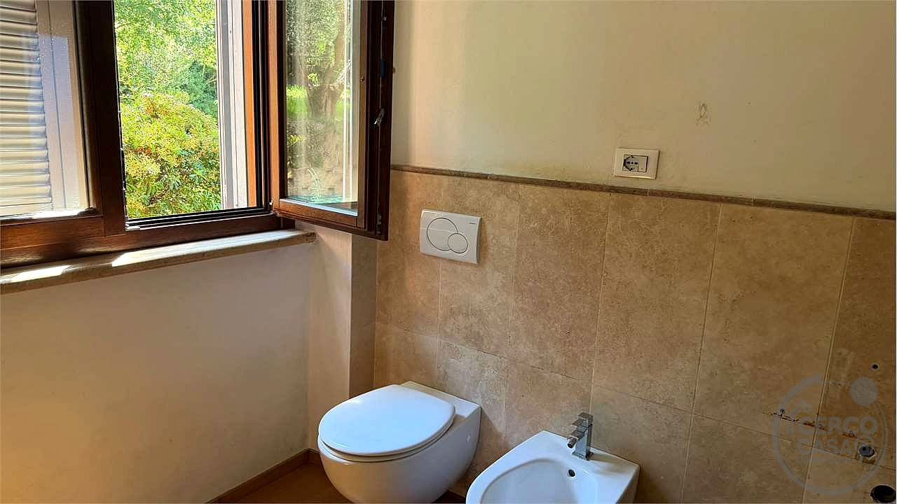 SAN VETTURINO – ESCLUSIVA PORZIONE DI VILLA DI RECENTE COSTRUZIONE CON GIARDINO