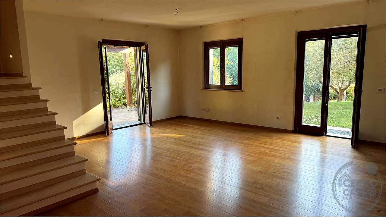 SAN VETTURINO – ESCLUSIVA PORZIONE DI VILLA DI RECENTE COSTRUZIONE CON GIARDINO