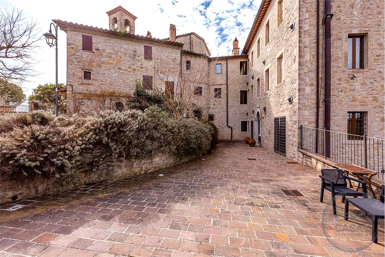 Todi, Castello Izzalini: vendesi trilocale n. 14 Secondo Piano - Todi