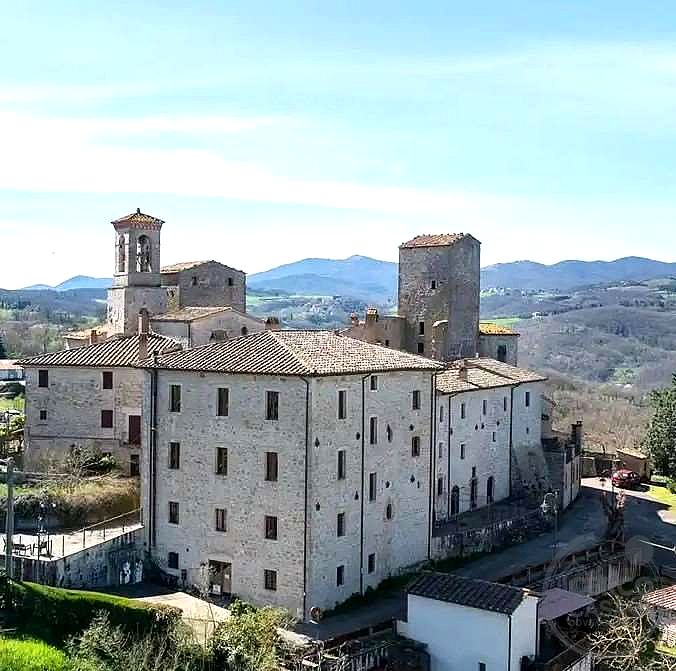 Todi, Castello Izzalini: vendesi trilocale n. 14 Secondo Piano