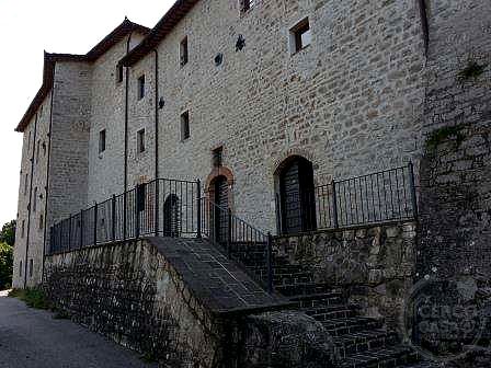 Todi, Castello Izzalini: vendesi trilocale n. 3 Piano Terra - Todi