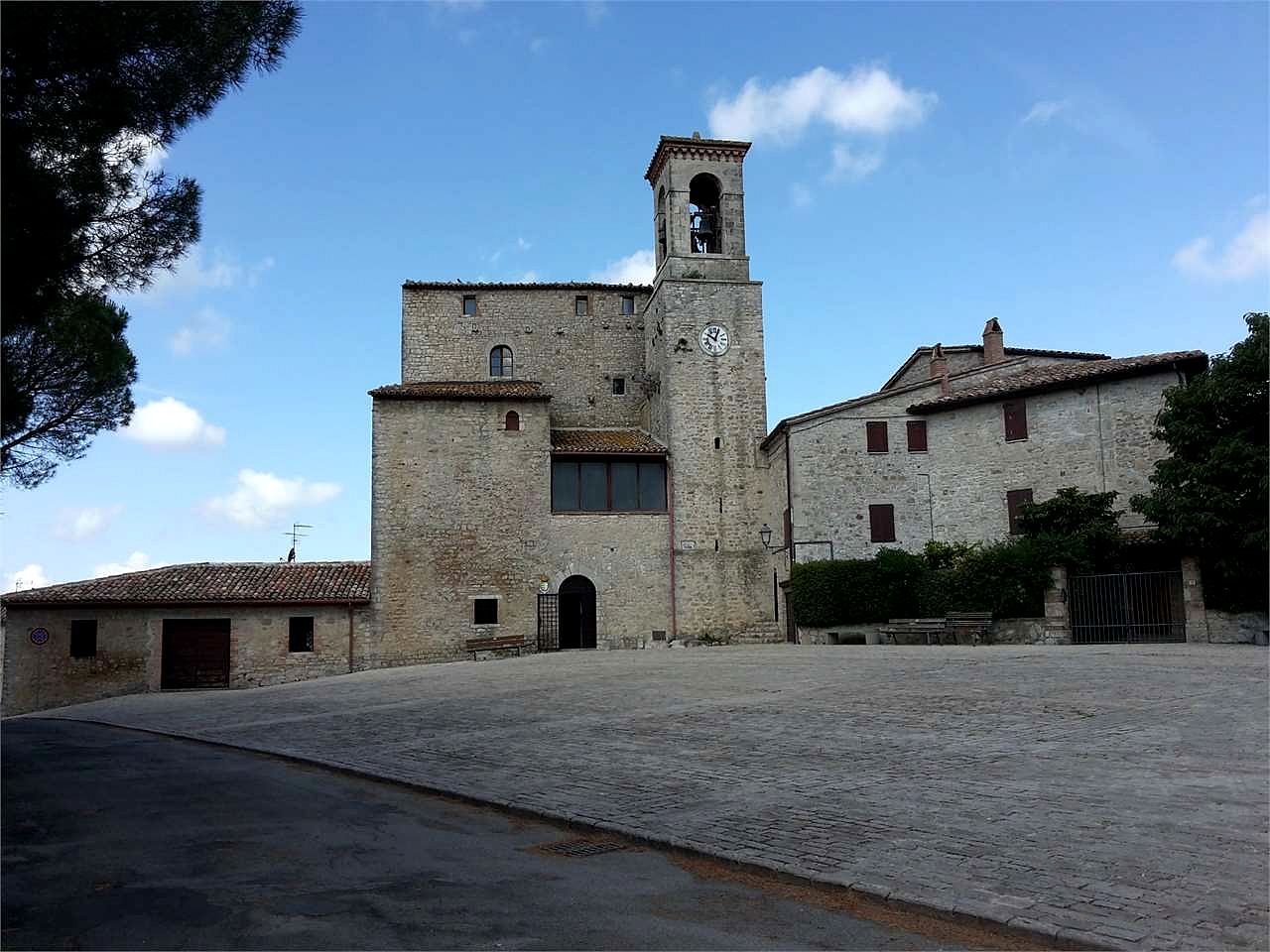 Todi, Castello Izzalini: vendesi trilocale n. 3 Piano Terra