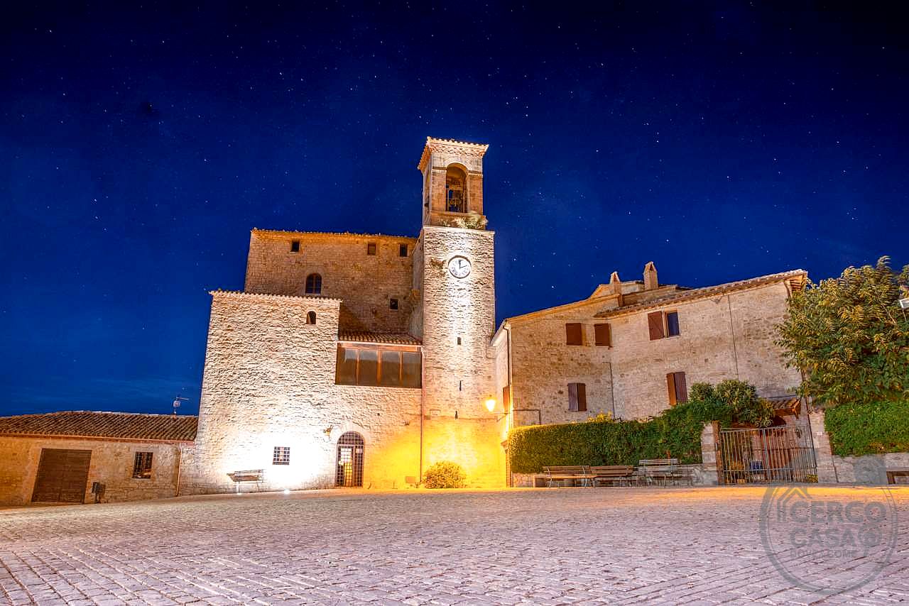 Todi, Castello Izzalini: vendesi trilocale n. 3 Piano Terra