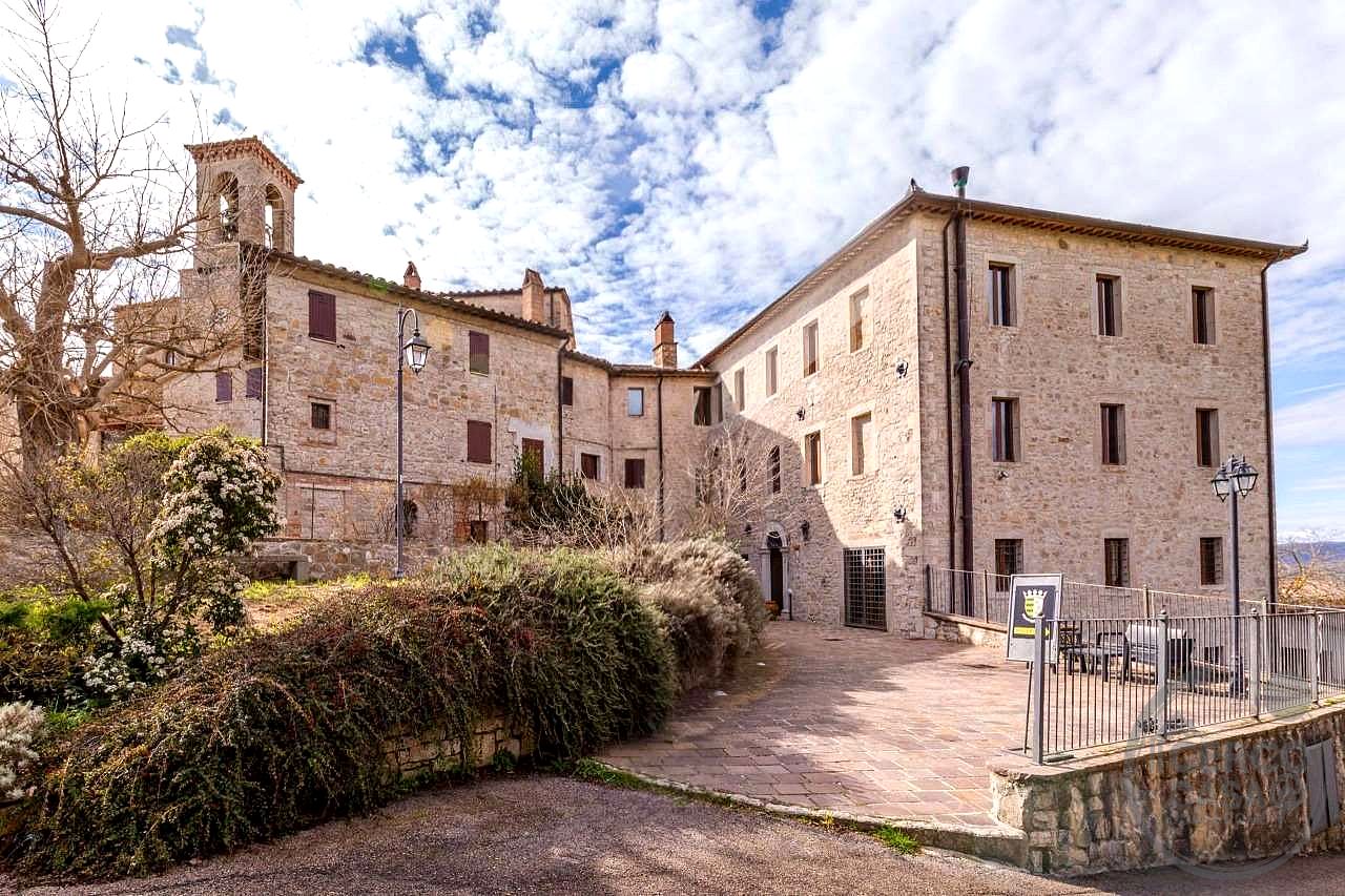 Todi, Castello Izzalini: vendesi trilocale n. 5 Piano Terra
