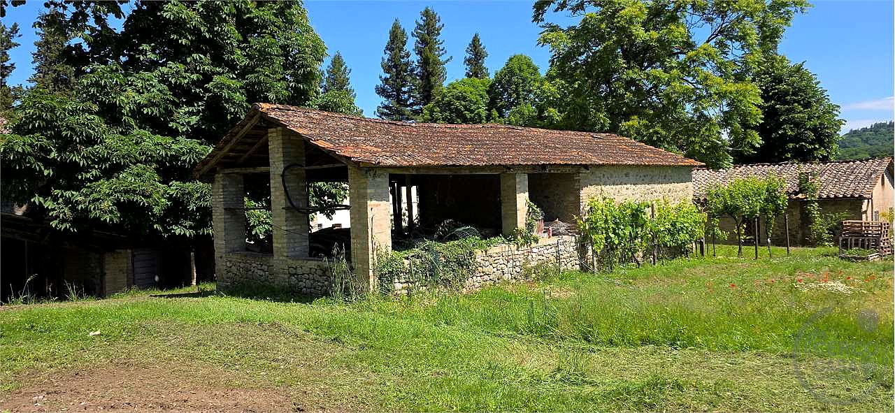 Rustico casale di pregio da recuperare – Umbertide (PG)