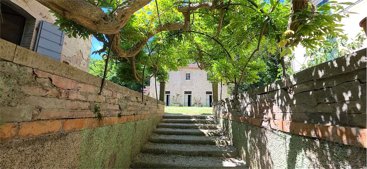 Rustico casale di pregio da recuperare – Umbertide (PG)