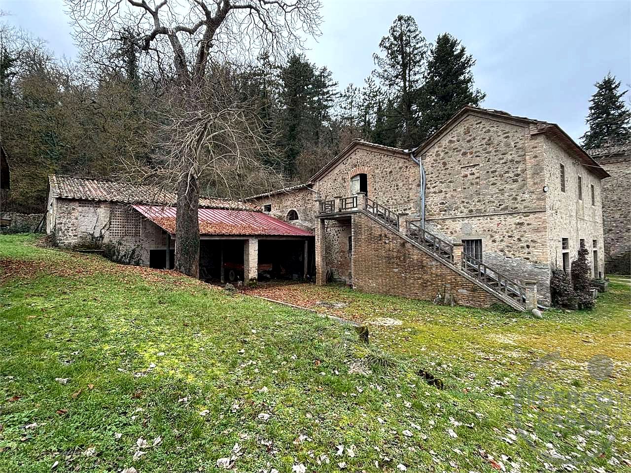 Rustico casale di pregio da recuperare – Umbertide (PG)
