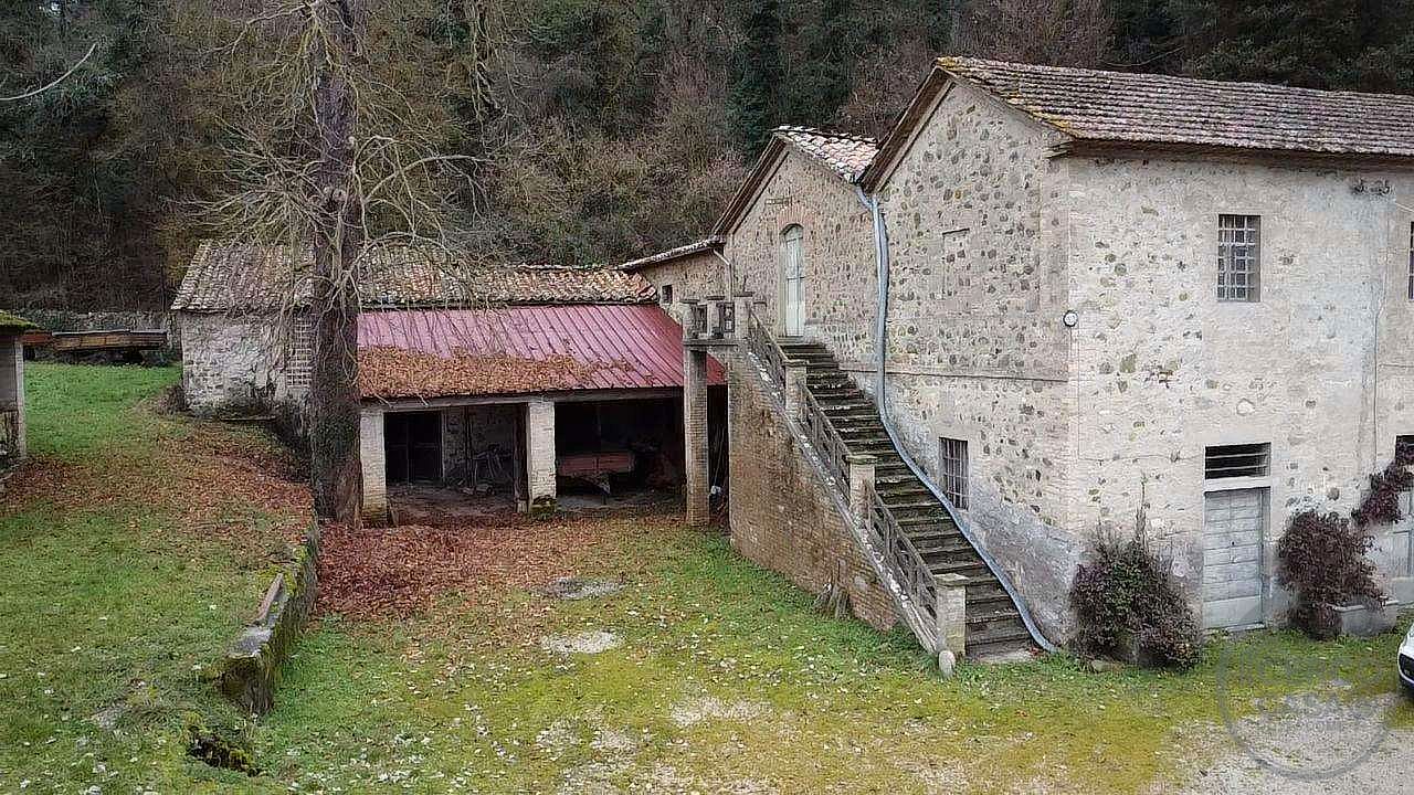 Rustico casale di pregio da recuperare – Umbertide (PG)