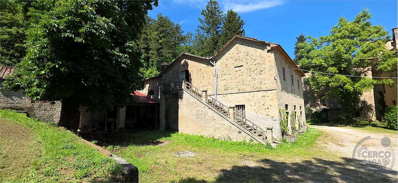 Rustico casale di pregio da recuperare – Umbertide (PG)