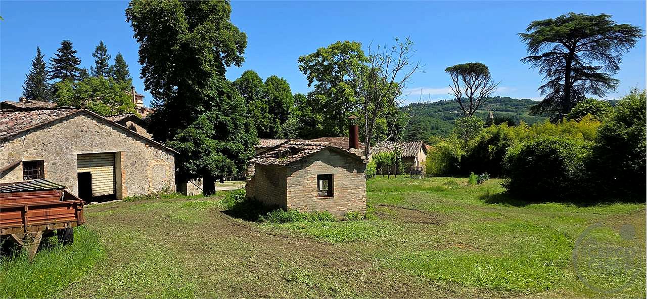 Rustico casale di pregio da recuperare – Umbertide (PG)