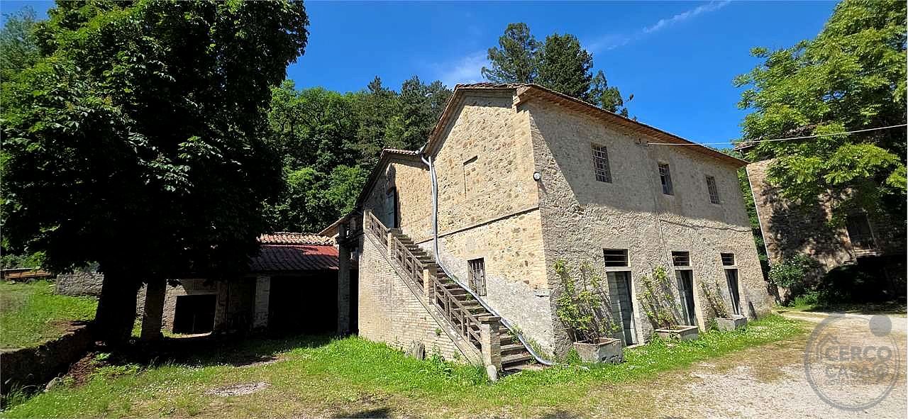 Rustico casale di pregio da recuperare – Umbertide (PG)