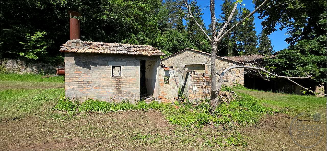 Rustico casale di pregio da recuperare – Umbertide (PG)