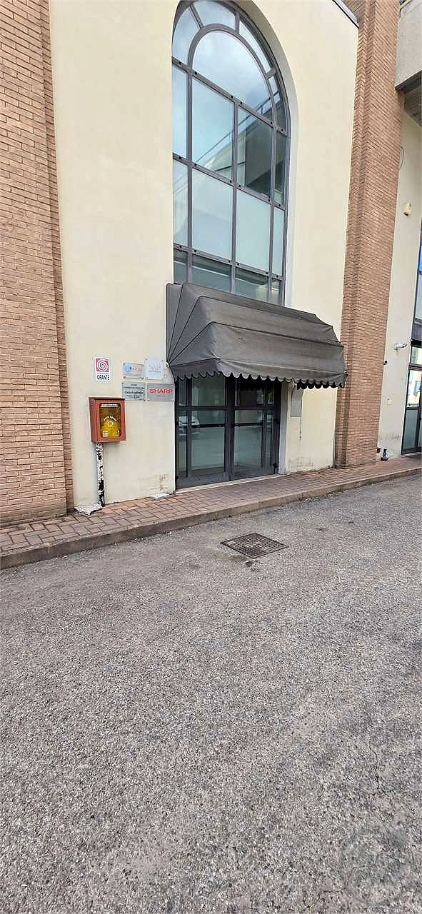 Ellera ufficio in cento direzionale e commerciale