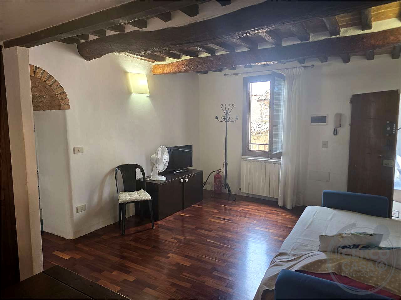 Piazza IV Novembre e Arco Etrusco-A pochi passi Centralissimo