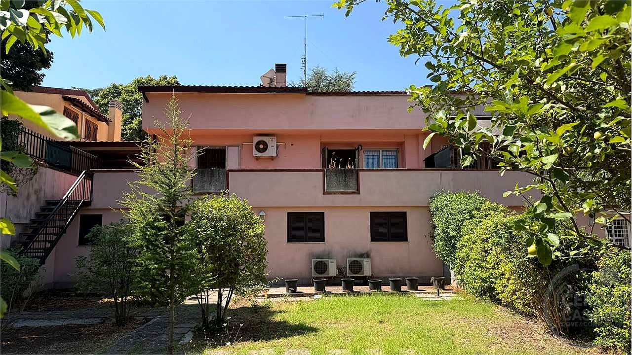 Porzione di bifamiliare in vendita