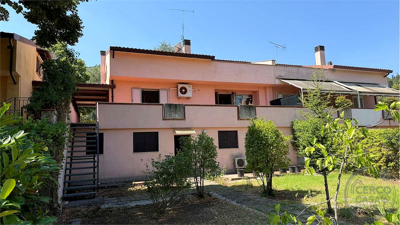Porzione di bifamiliare in vendita