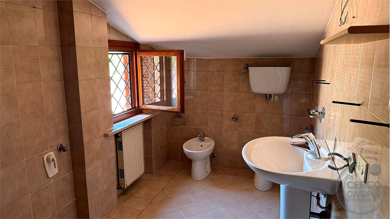 Porzione di bifamiliare in vendita