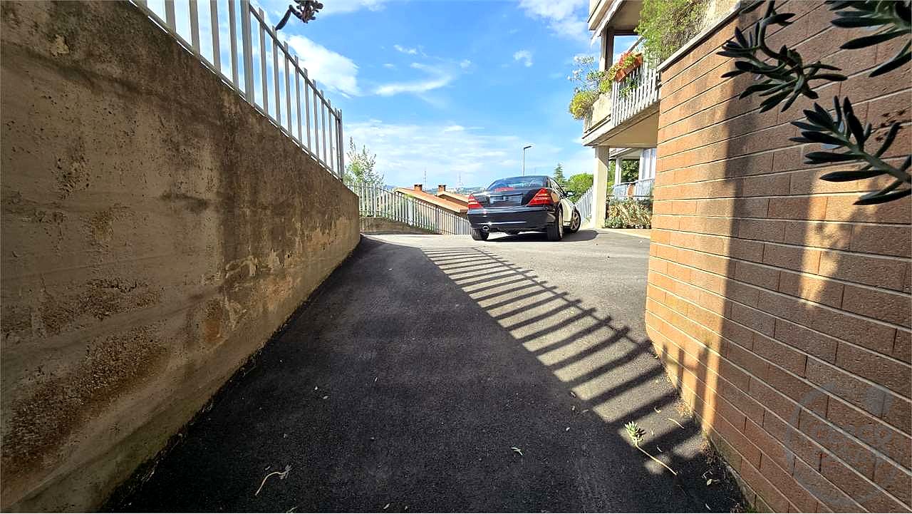 Garage in vendita a Perugia zona centrale, contesto tranquillo