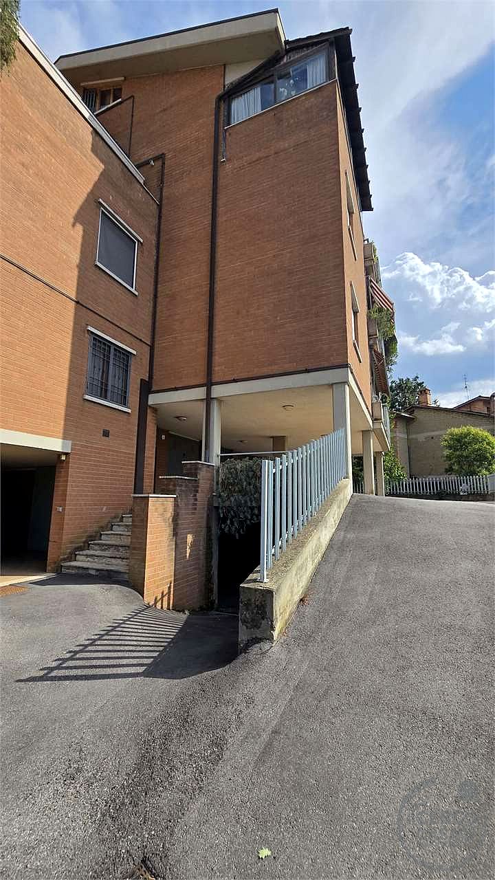 Garage in vendita a Perugia zona centrale, contesto tranquillo