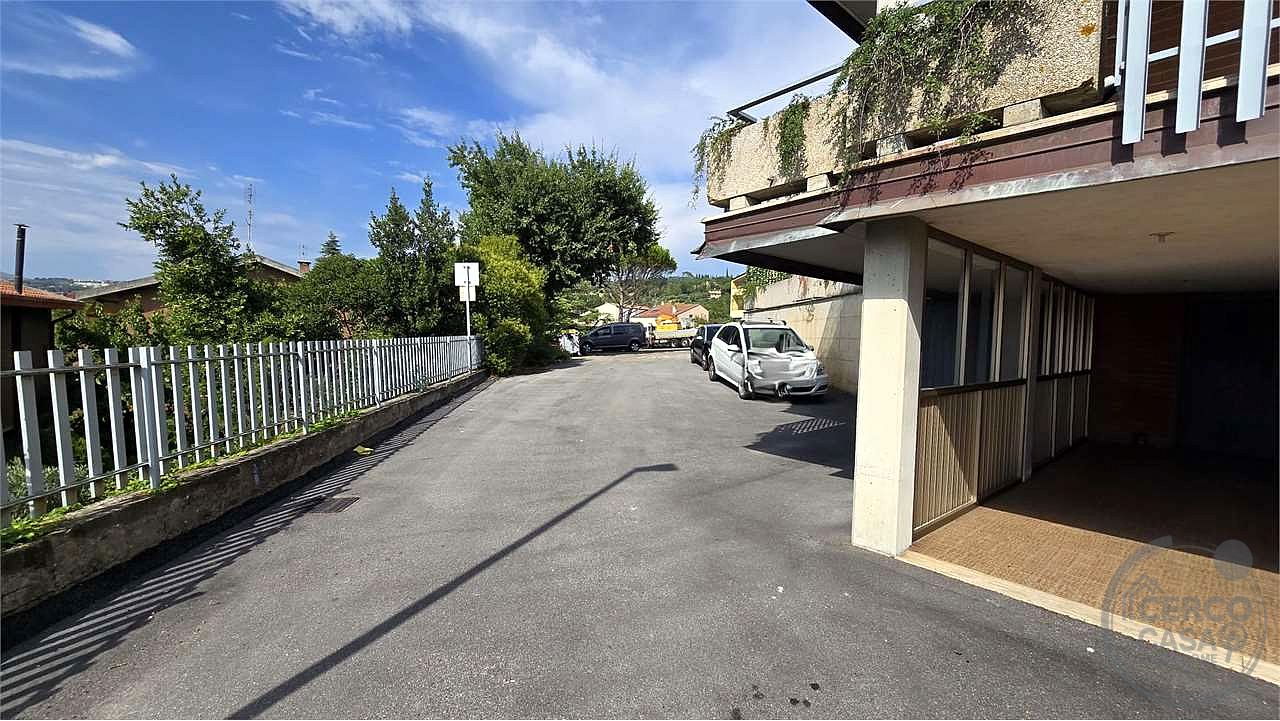 Garage in vendita a Perugia zona centrale, contesto tranquillo