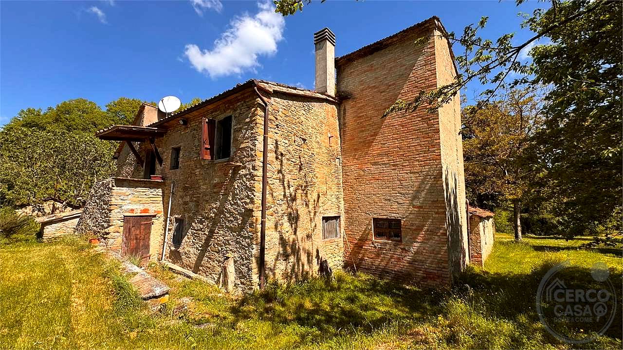 Antico Mulino circondato da torrente con 27 ettari di terreno
