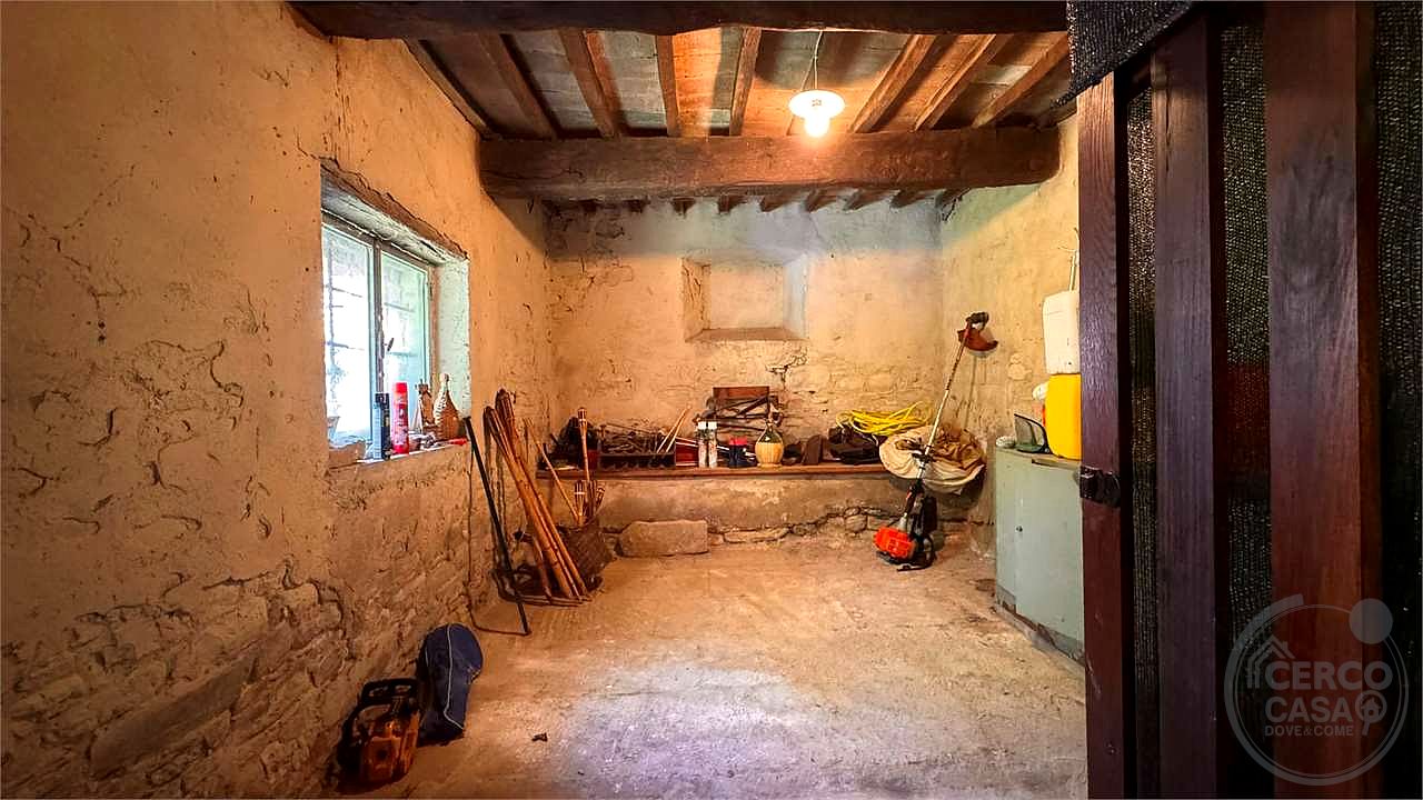Antico Mulino circondato da torrente con 27 ettari di terreno