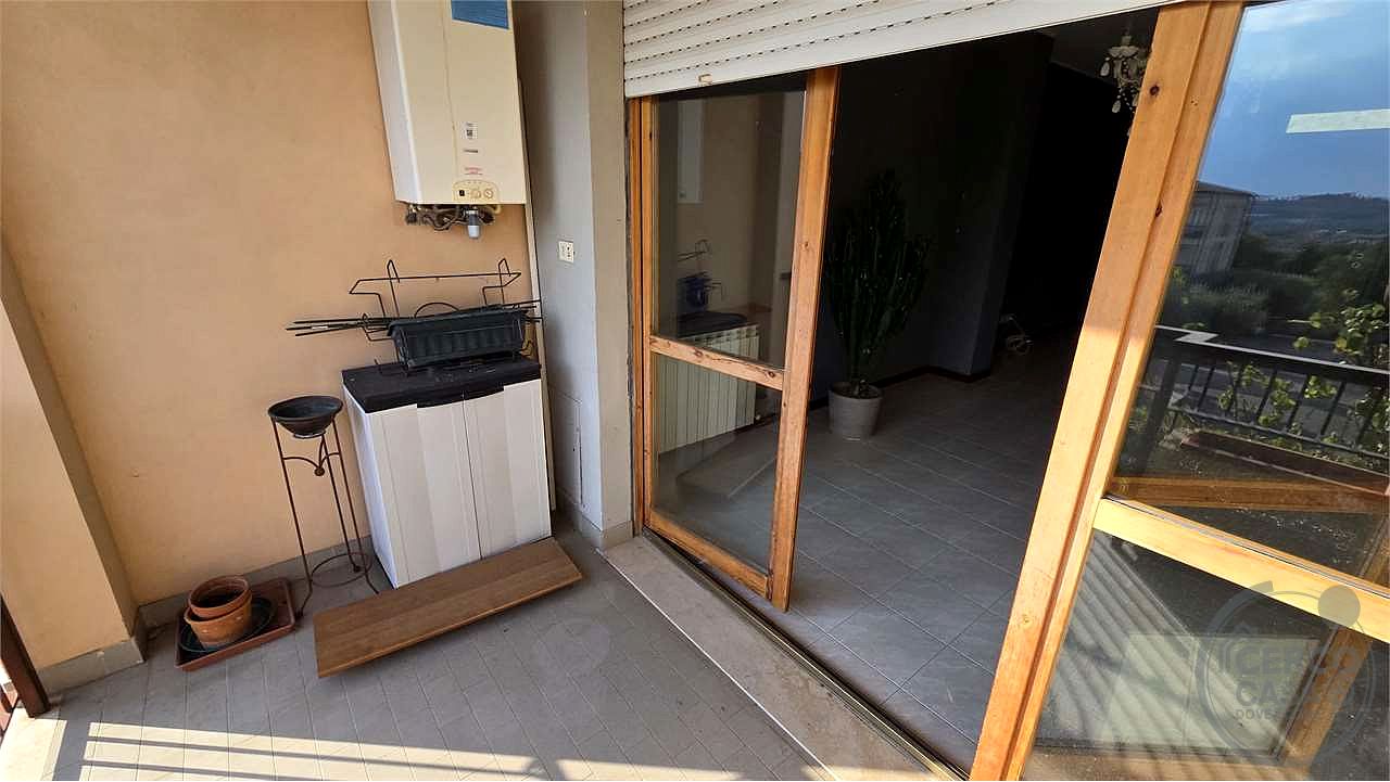 VILLETTA A SCHIERA CON TAVERNA, MANSARDA, GIARDINO E TERRAZZO – LACUGNANO, PERUGIA