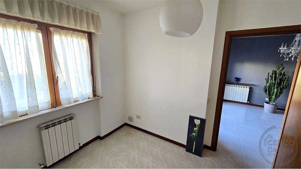 VILLETTA A SCHIERA CON TAVERNA, MANSARDA, GIARDINO E TERRAZZO – LACUGNANO, PERUGIA
