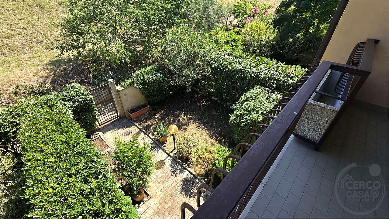 VILLETTA A SCHIERA CON TAVERNA, MANSARDA, GIARDINO E TERRAZZO – LACUGNANO, PERUGIA