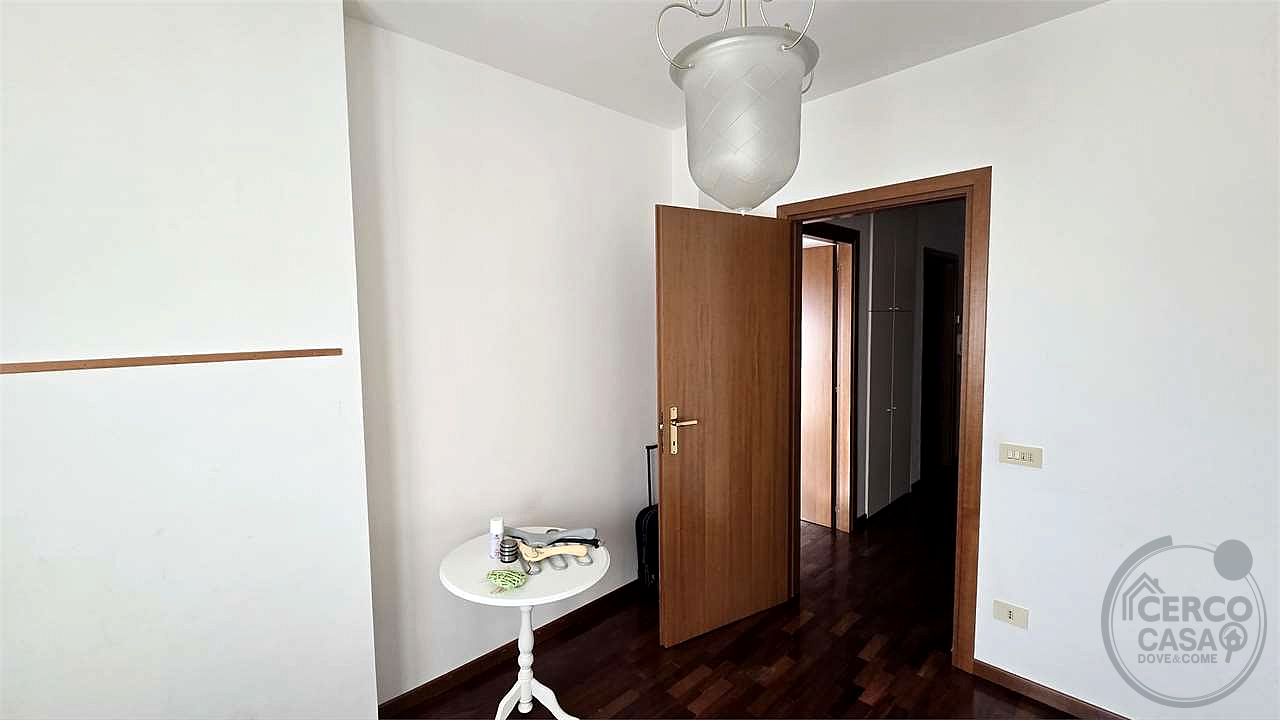 VILLETTA A SCHIERA CON TAVERNA, MANSARDA, GIARDINO E TERRAZZO – LACUGNANO, PERUGIA