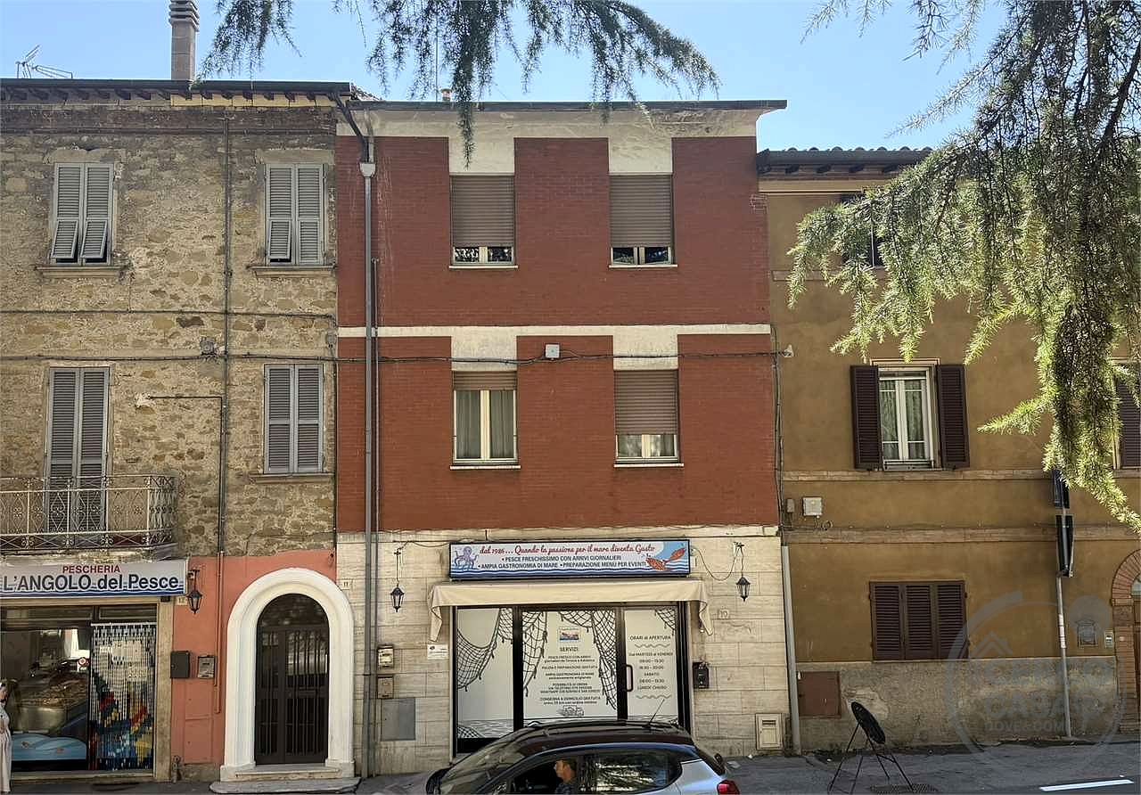Abitazione su due livelli con soffitta e terrazzini - Perugia