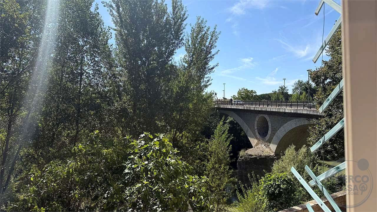 Abitazione su due livelli con soffitta e terrazzini