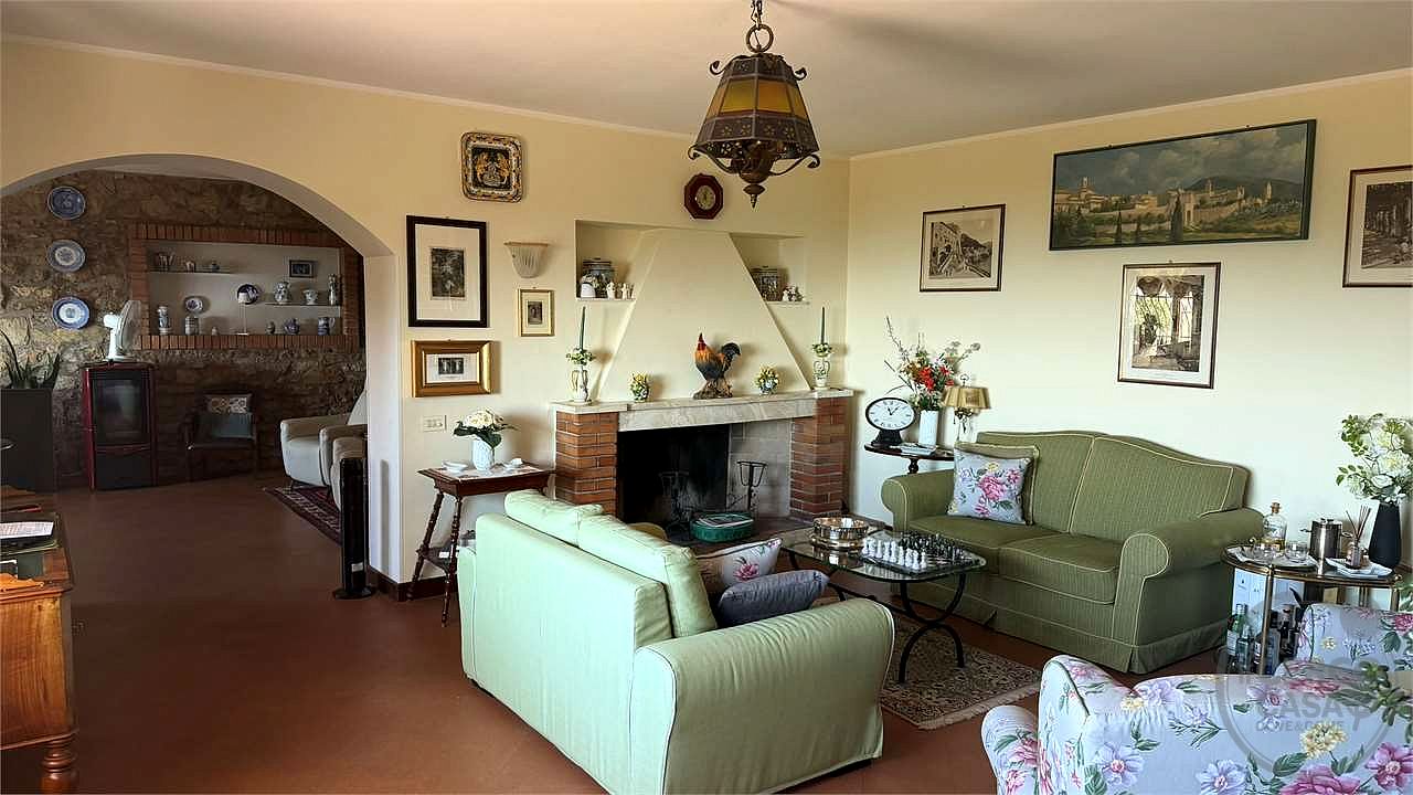 Esclusiva Villa Panoramica in Vendita a Trinità di Perugia