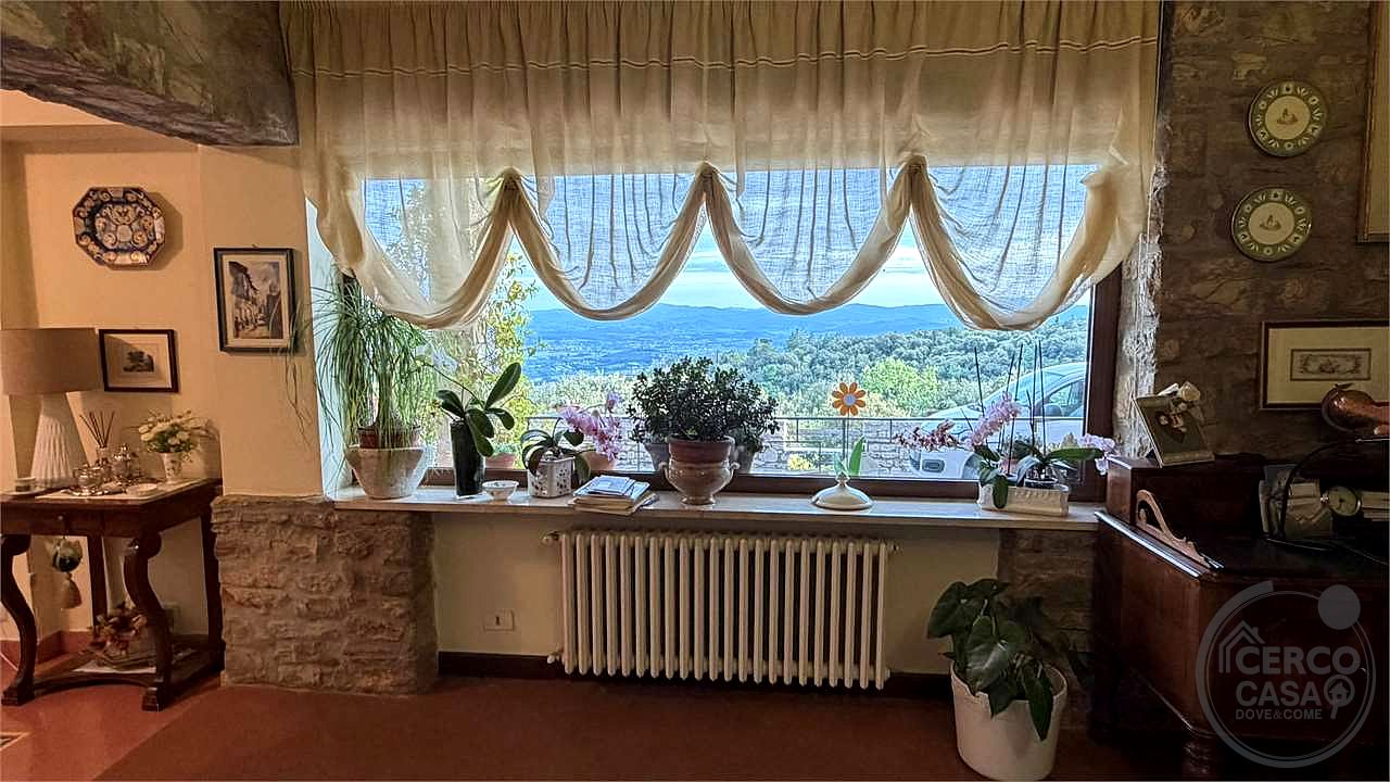 Esclusiva Villa Panoramica in Vendita a Trinità di Perugia