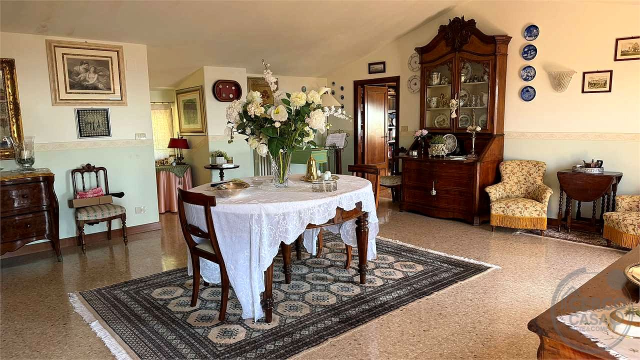 Esclusiva Villa Panoramica in Vendita a Trinità di Perugia