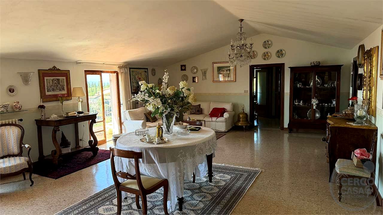 Esclusiva Villa Panoramica in Vendita a Trinità di Perugia