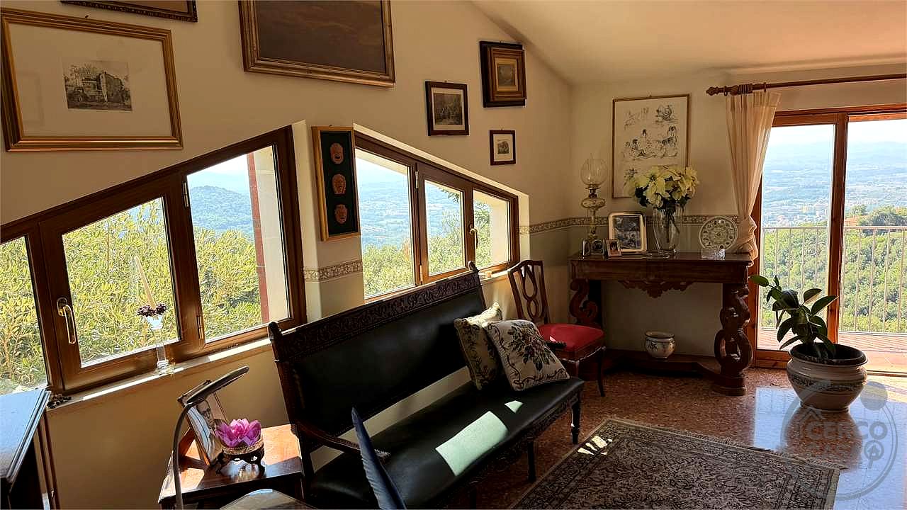 Esclusiva Villa Panoramica in Vendita a Trinità di Perugia