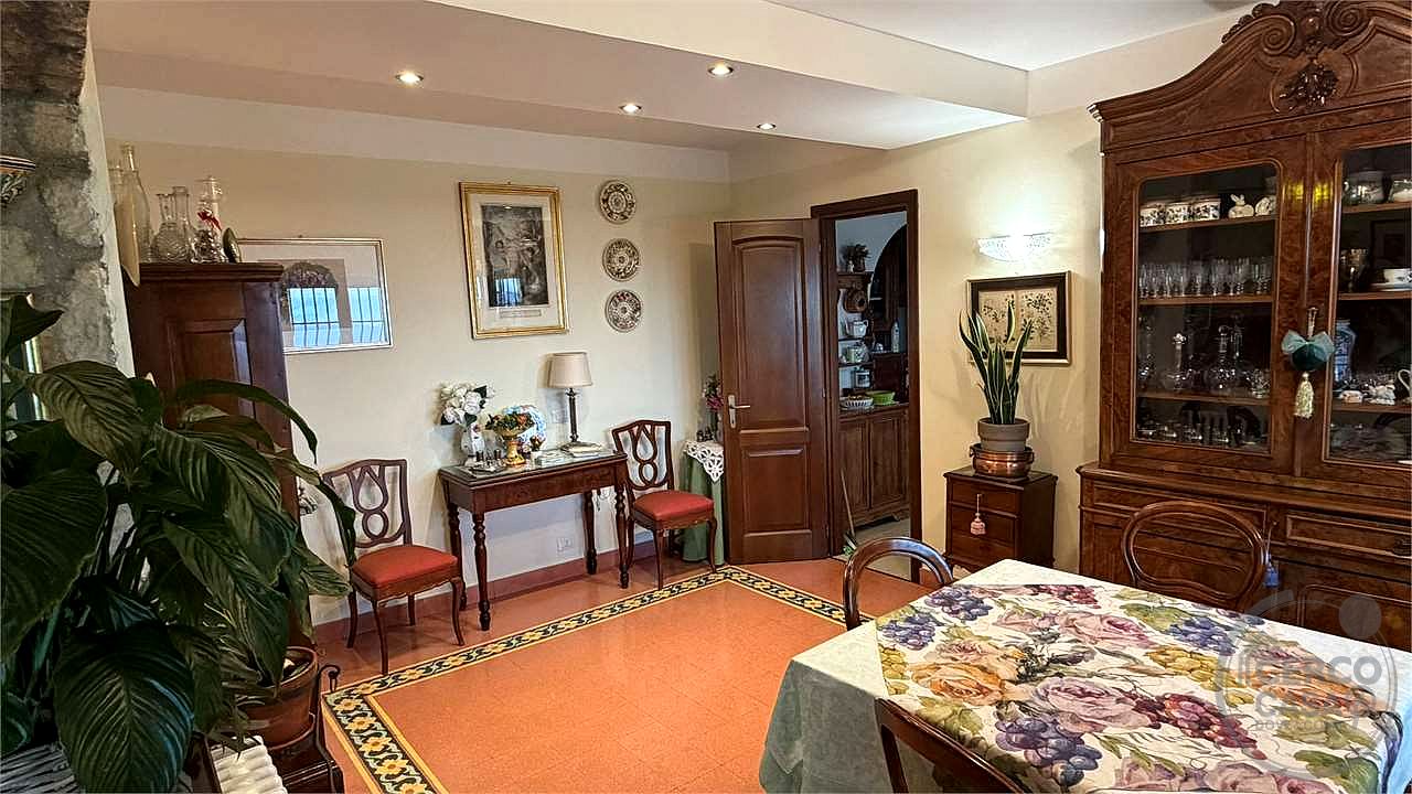 Esclusiva Villa Panoramica in Vendita a Trinità di Perugia