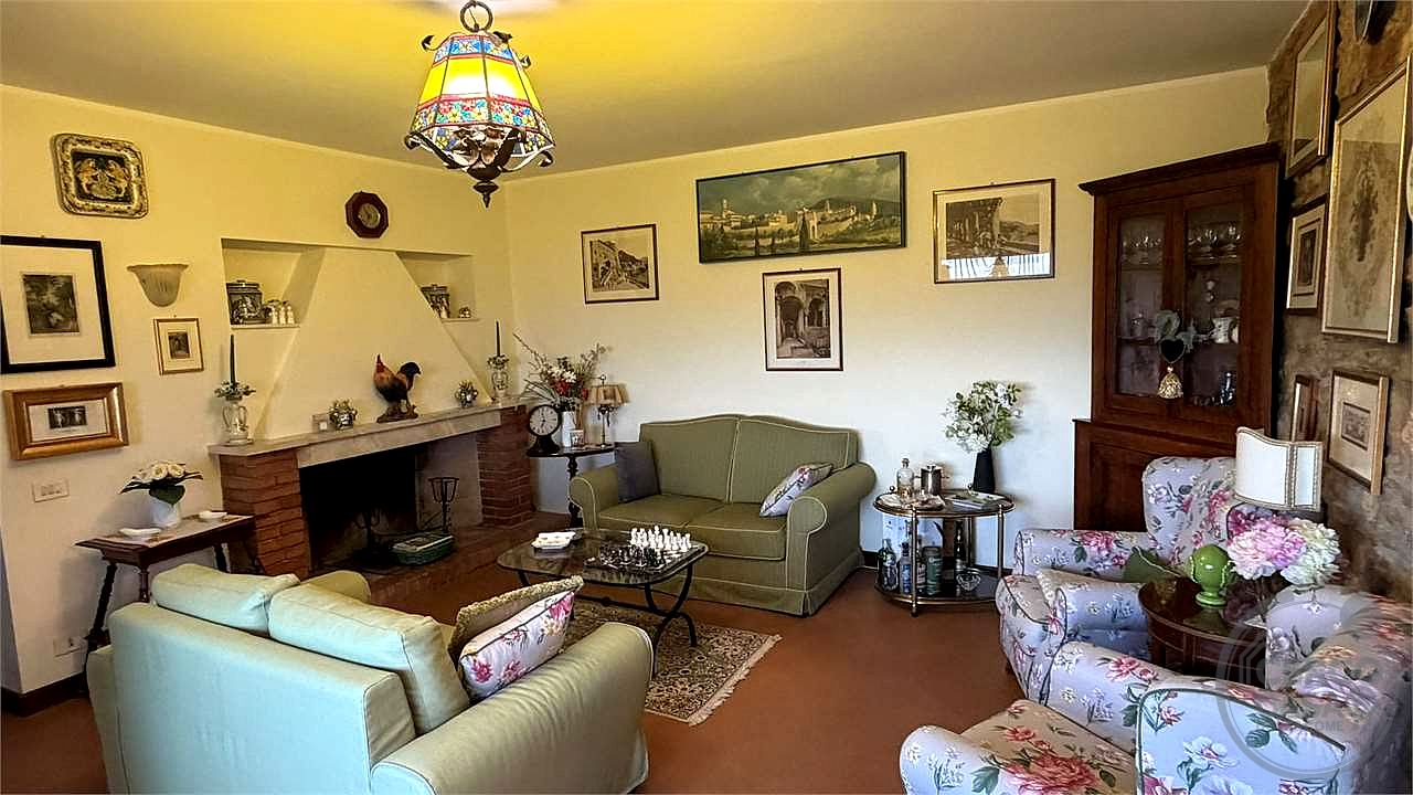 Esclusiva Villa Panoramica in Vendita a Trinità di Perugia