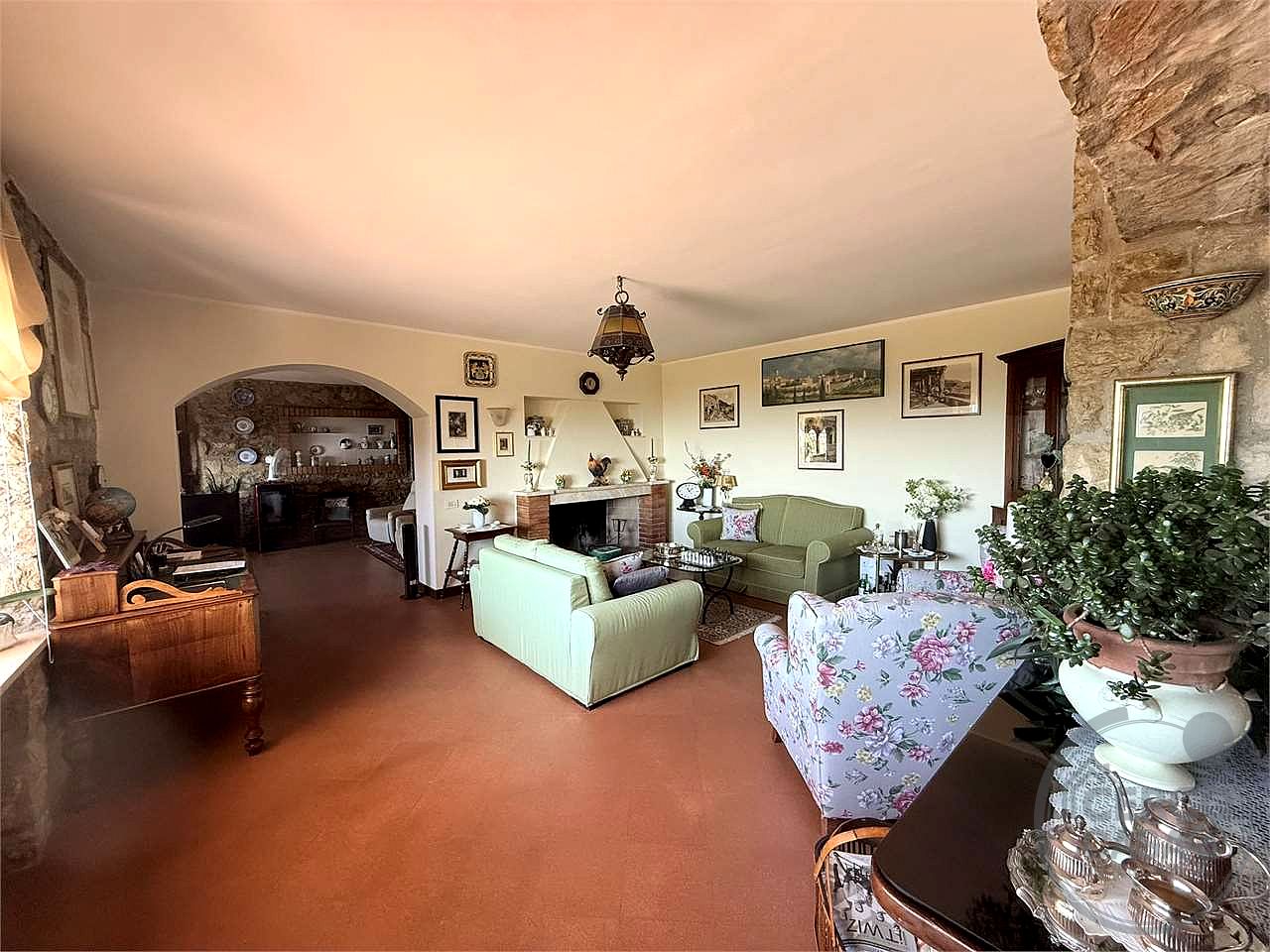 Esclusiva Villa Panoramica in Vendita a Trinità di Perugia