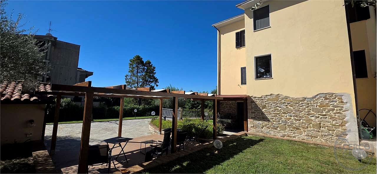 CASA CIELO-TERRA RISTRUTTURATA CON GIARDINO PRIVATO