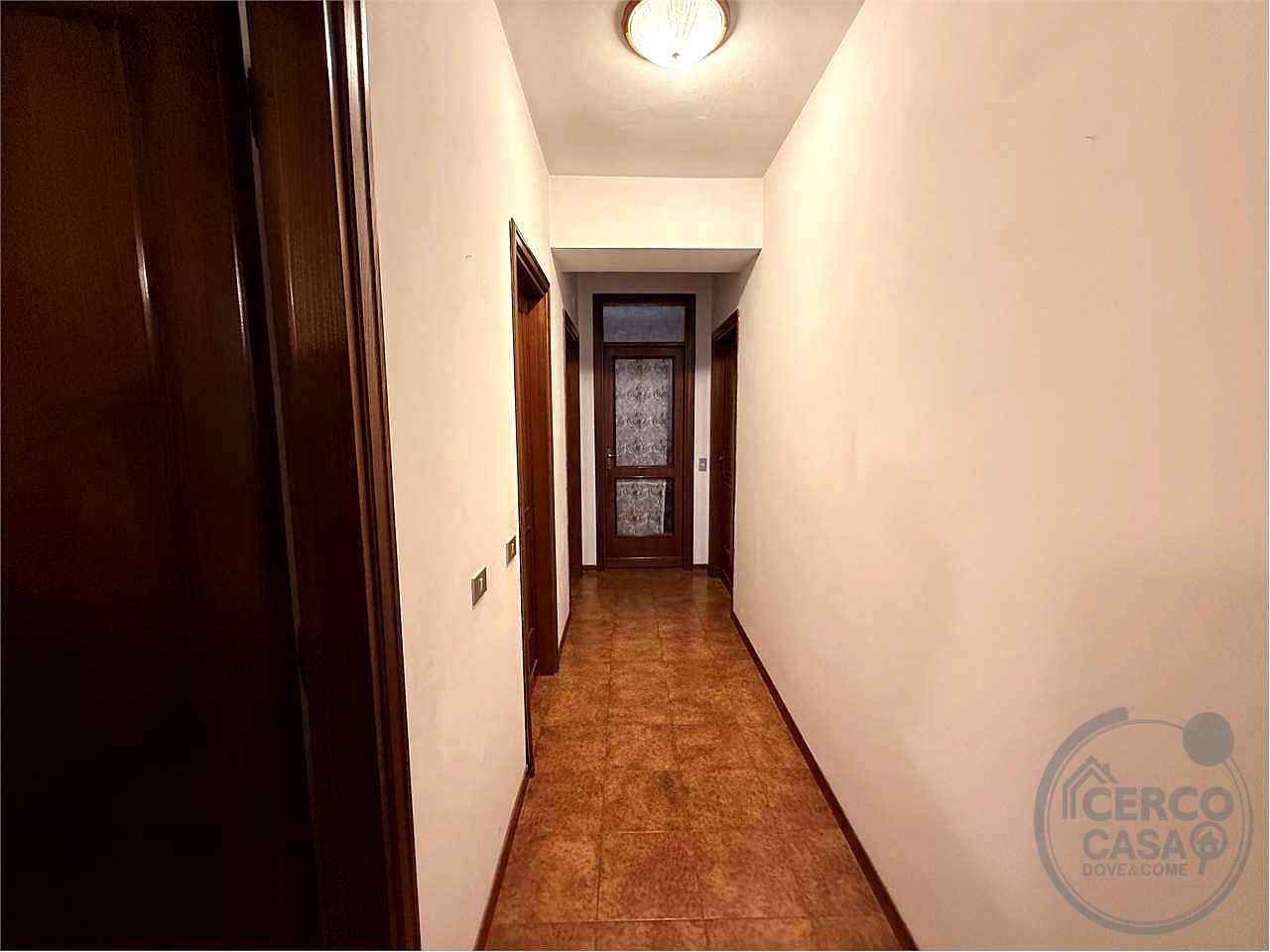 PORZIONE DI CASALE CON TERRENO E OLIVI