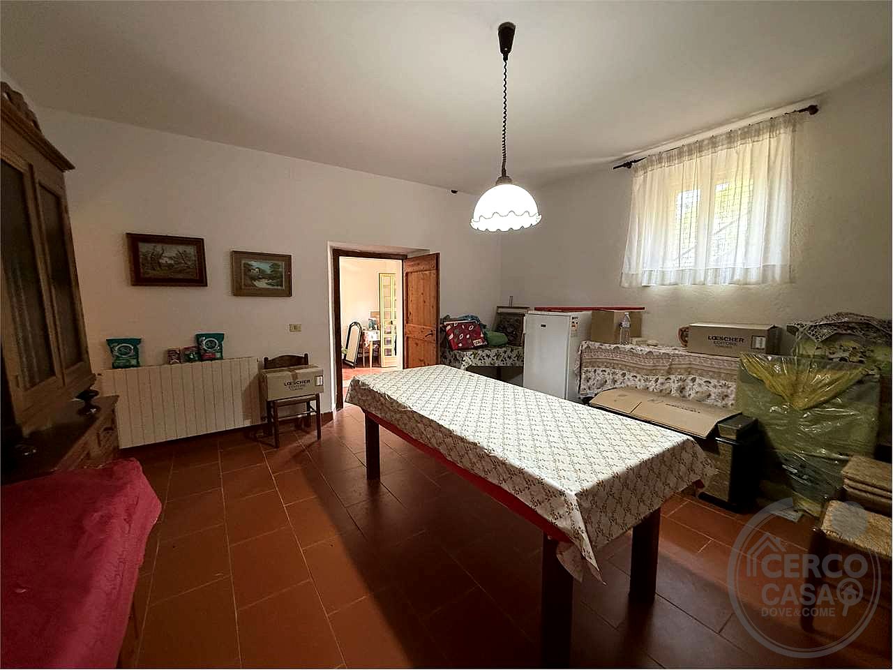 PORZIONE DI CASALE CON TERRENO E OLIVI
