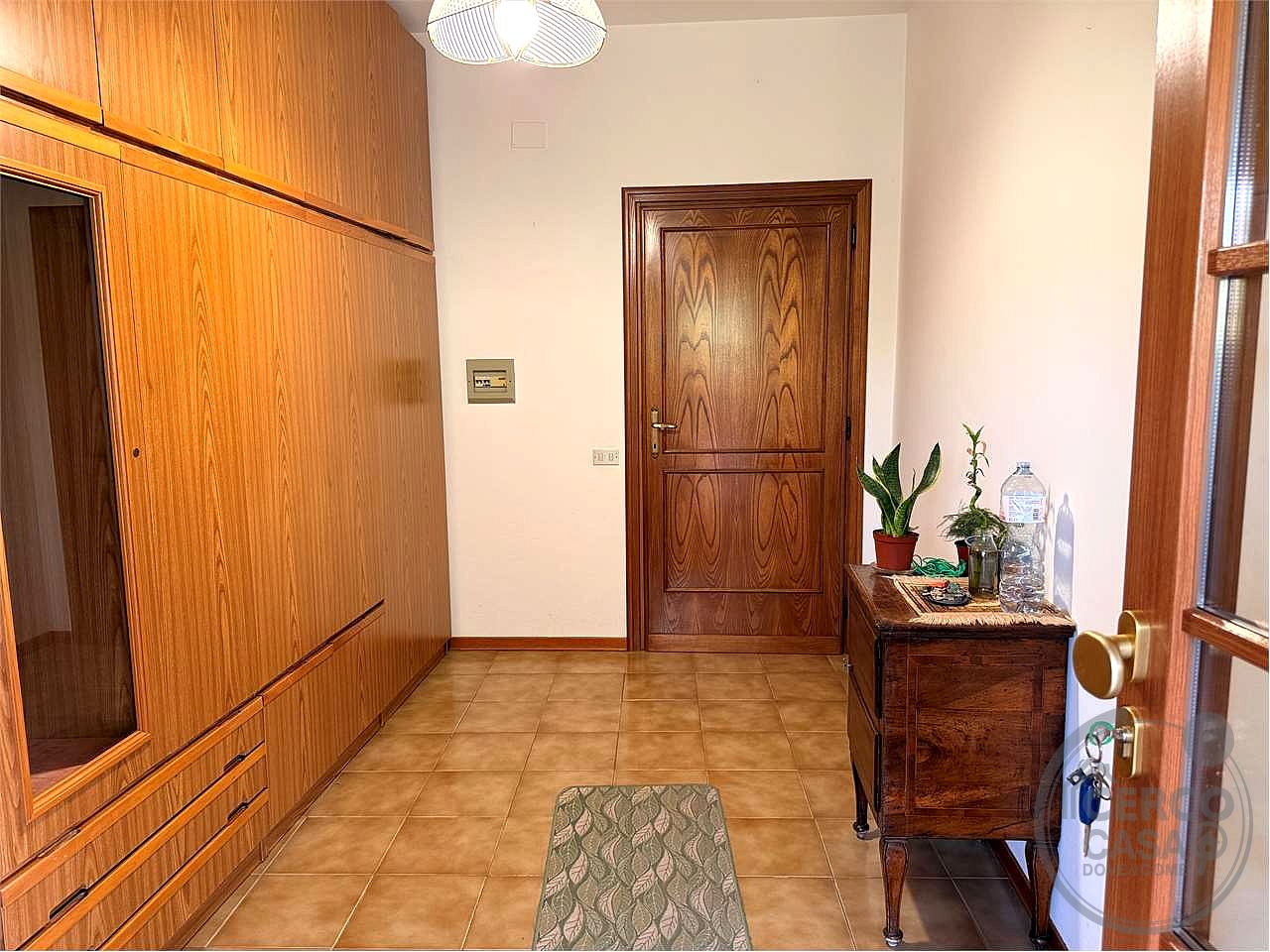 PORZIONE DI CASALE CON TERRENO E OLIVI