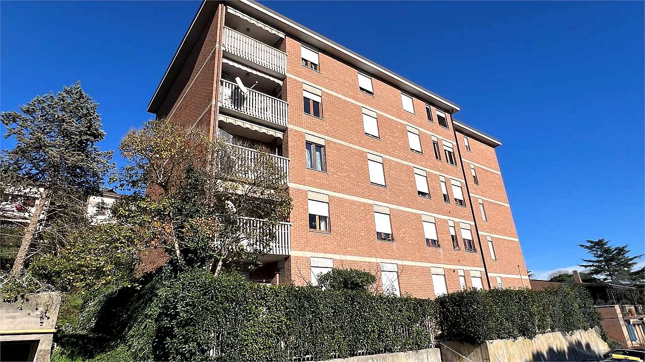 FERRO DI CAVALLO TRILOCALE CON GIARDINO - Perugia