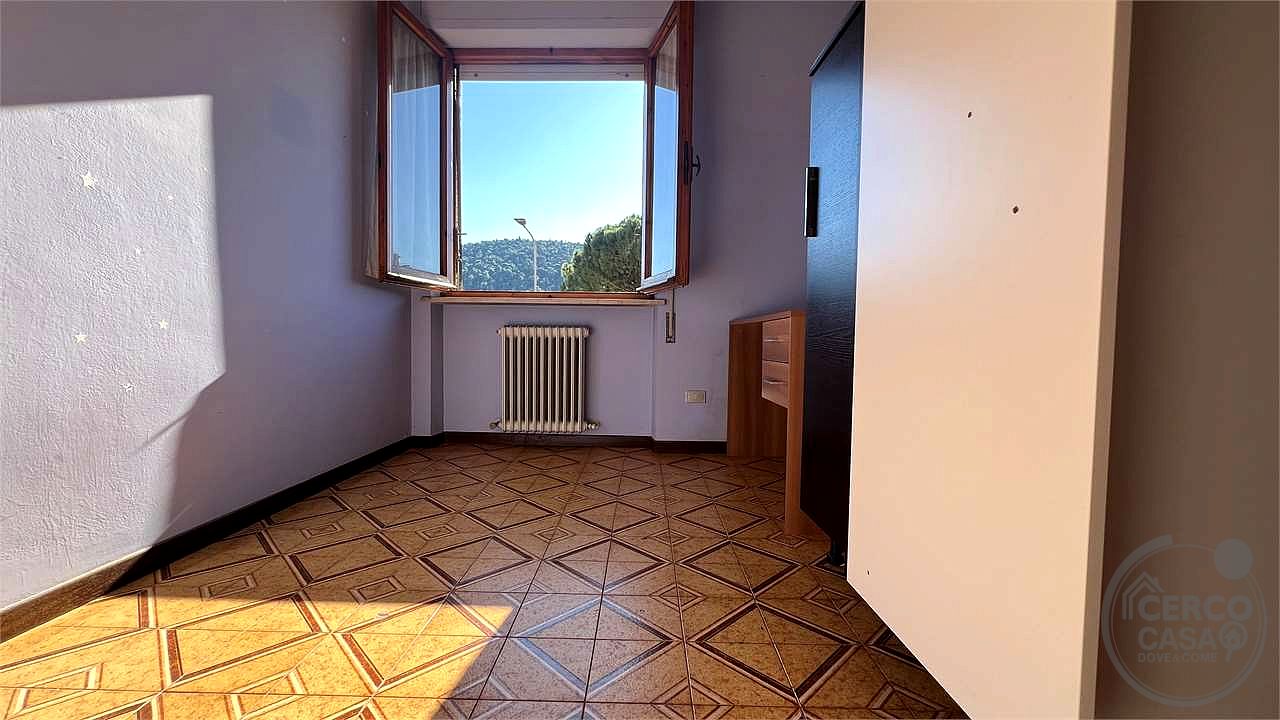 FERRO DI CAVALLO TRILOCALE CON GIARDINO